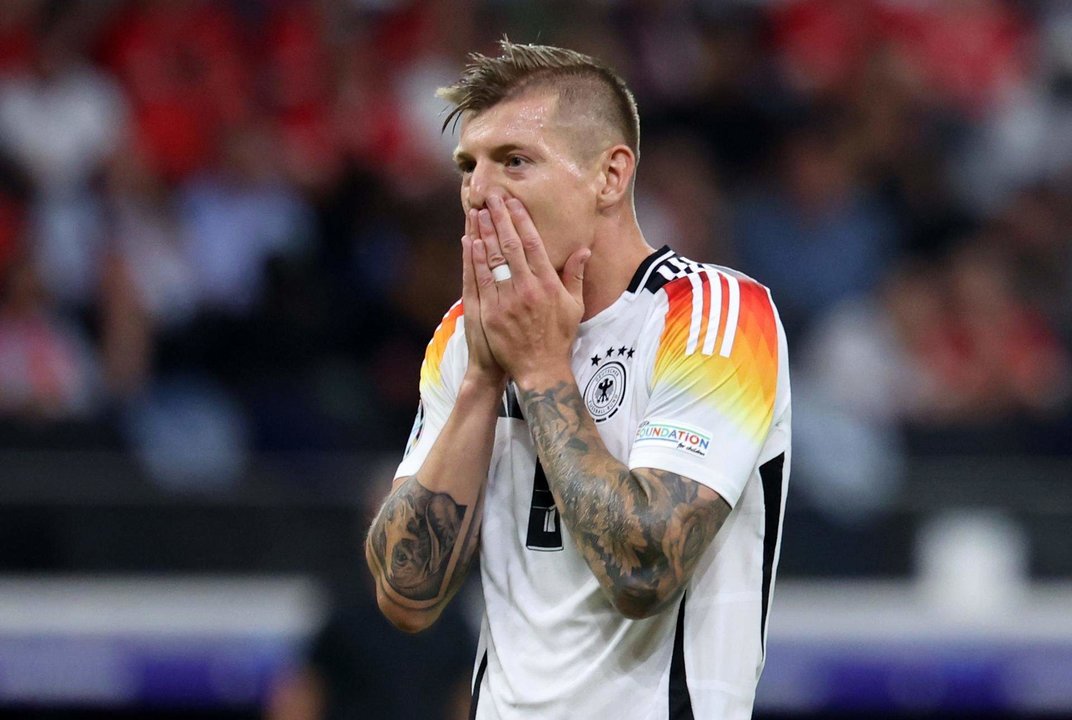 El centrocampista alemán Toni Kroos durante el partido del grupo A que han jugado Suiza y Alemania en Fránkfort, Alemania. EFE/EPA/CHRISTOPHER NEUNDORF